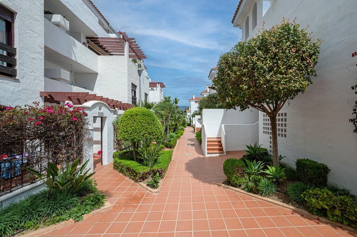 3 soverom Leilighet til salgs i Nueva Andalucia med svømmebasseng - € 785 000 (Ref: 9503092)