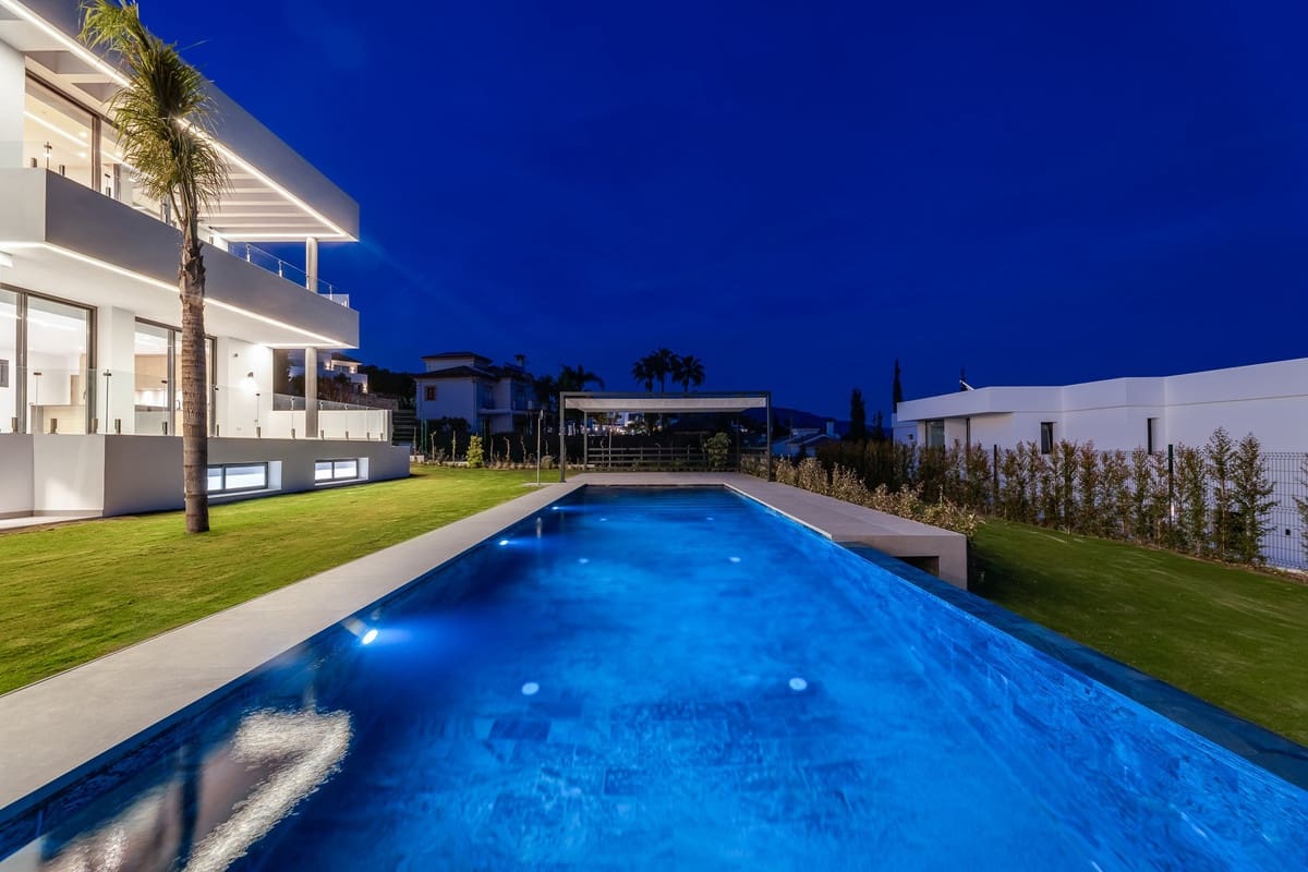 6 bedroom Villa for sale in Benahavis with pool garage - € 3,990,000 (Ref: 9503409)