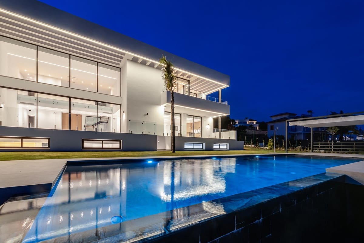 6 bedroom Villa for sale in Benahavis with pool garage - € 3,990,000 (Ref: 9503409)