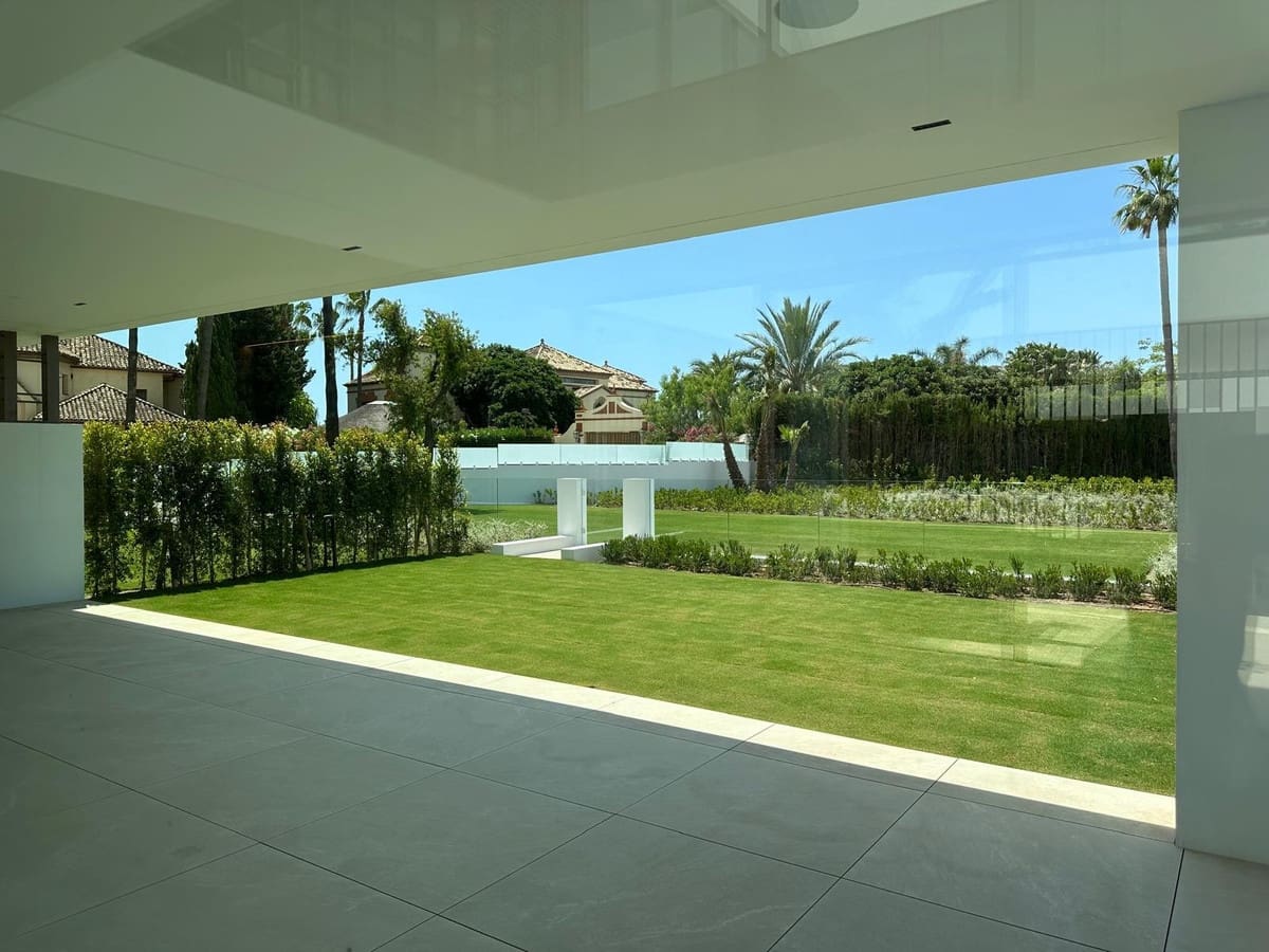 4 bedroom Townhouse for sale in Marbella with pool garage - € 4,800,000 (Ref: 9503410)