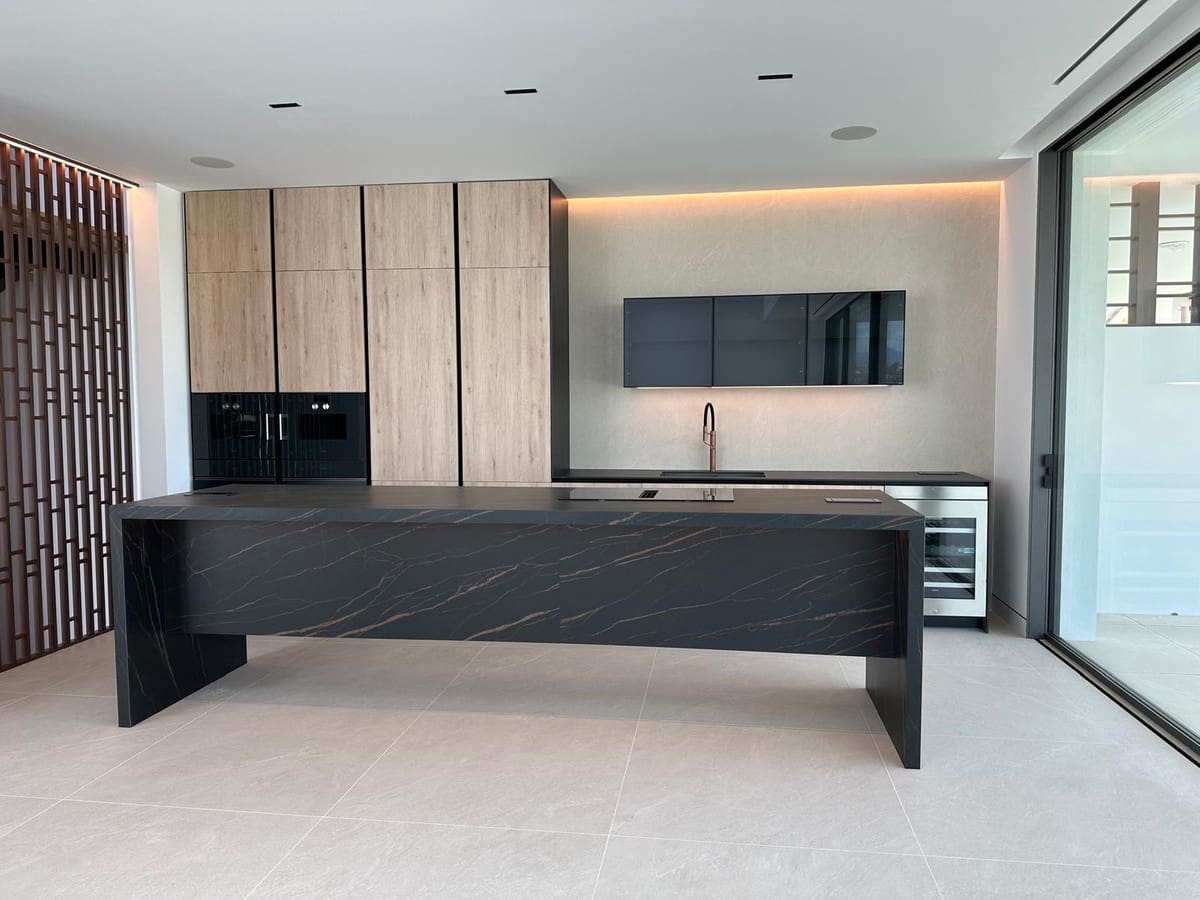 4 bedroom Townhouse for sale in Marbella with pool garage - € 4,800,000 (Ref: 9503410)