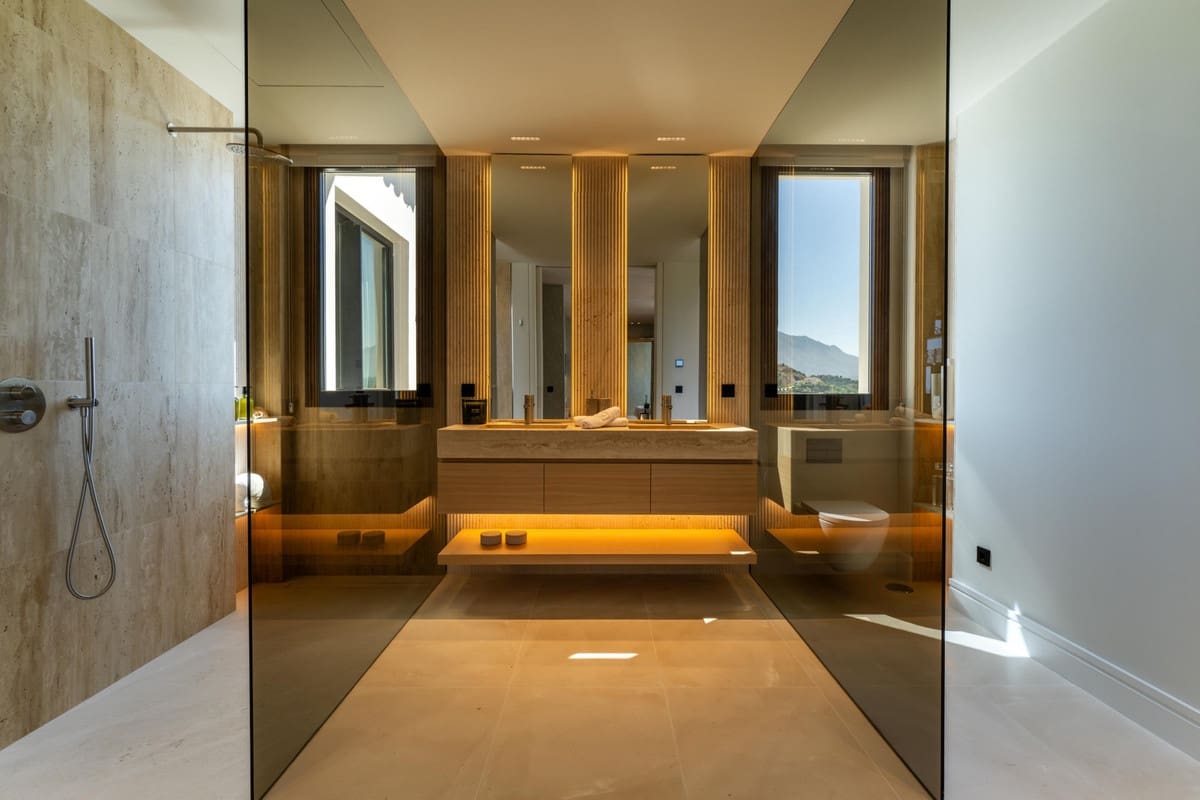 8 bedroom Villa for sale in Benahavis with pool garage - € 10,900,000 (Ref: 9503413)