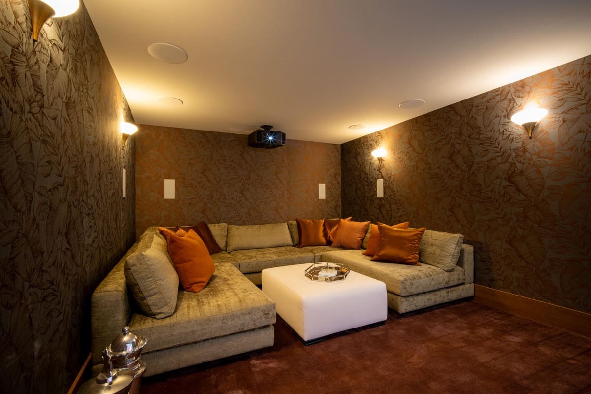 8 bedroom Villa for sale in Benahavis with pool garage - € 10,900,000 (Ref: 9503413)