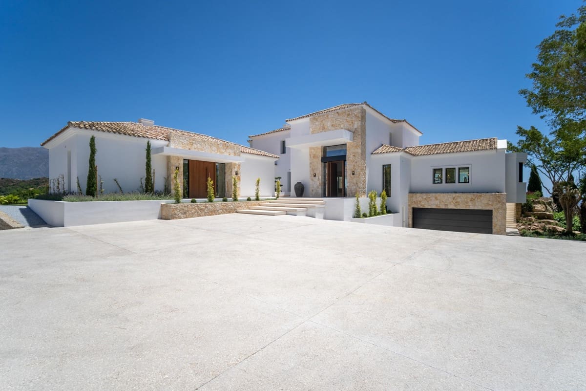 8 bedroom Villa for sale in Benahavis with pool garage - € 10,900,000 (Ref: 9503413)