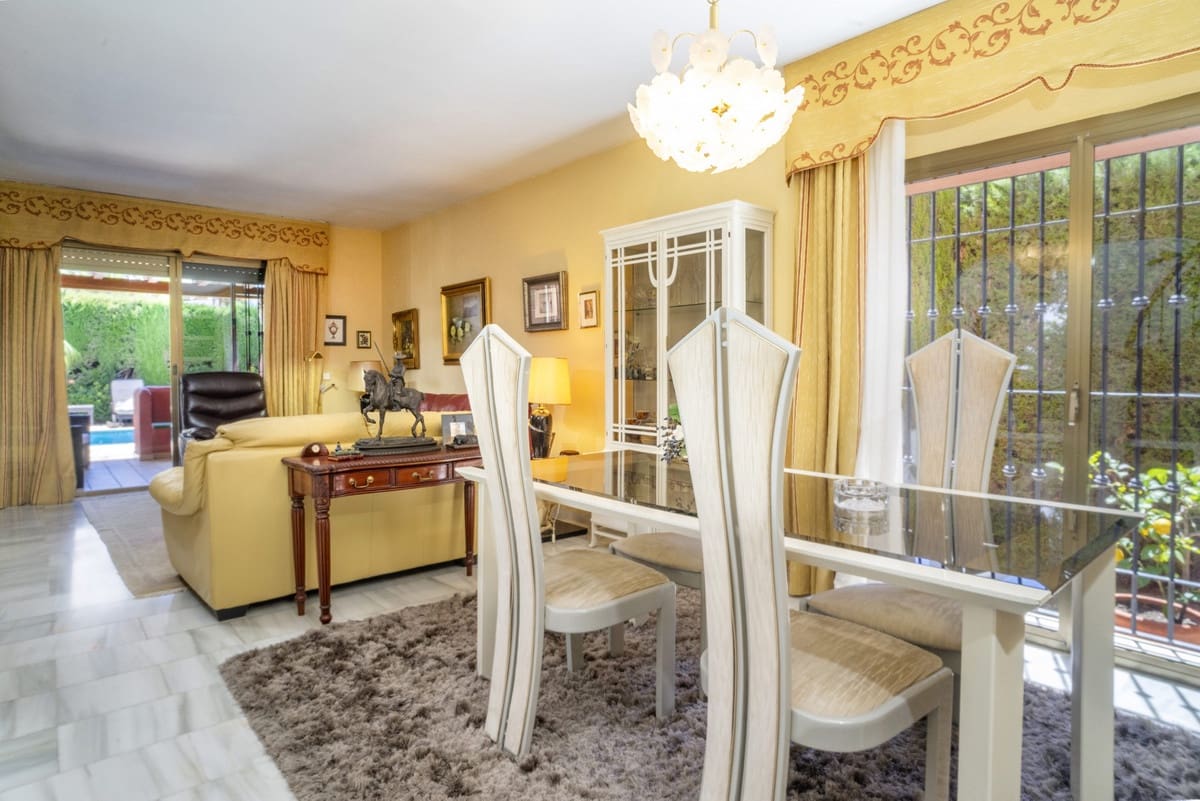 4 soveværelse Villa til salg i Nueva Andalucia med swimmingpool garage - € 1.475.000 (Ref: 9503415)