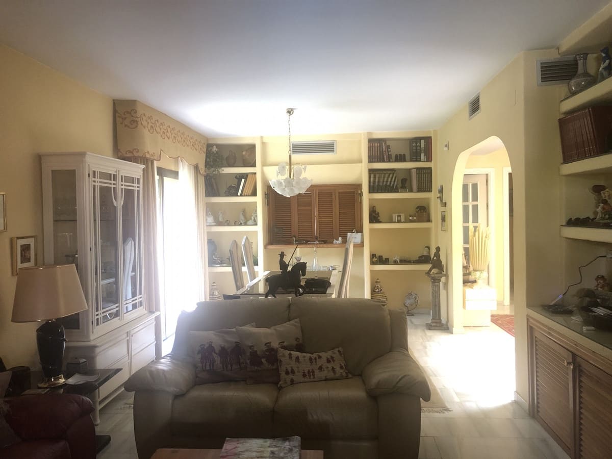 4 soveværelse Villa til salg i Nueva Andalucia med swimmingpool garage - € 1.475.000 (Ref: 9503415)