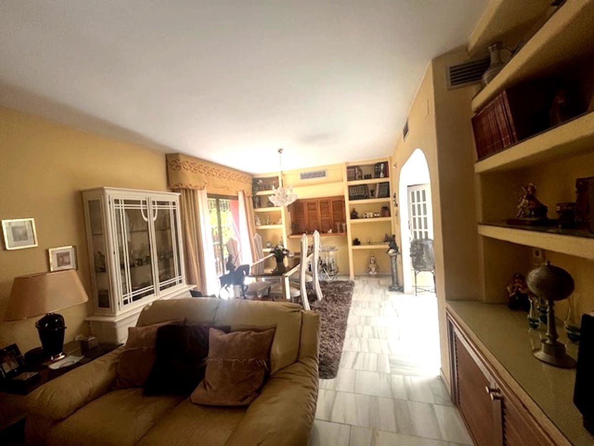 4 soveværelse Villa til salg i Nueva Andalucia med swimmingpool garage - € 1.475.000 (Ref: 9503415)