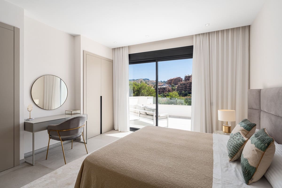 5 sypialnia Willa na sprzedaż w Elviria z basenem garażem - 3 200 000 € (Ref: 9511145)