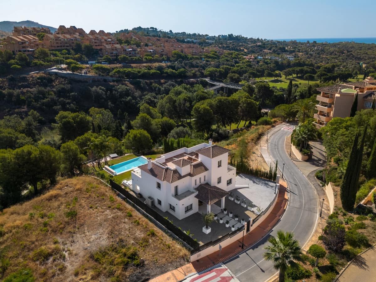 5 sypialnia Willa na sprzedaż w Elviria z basenem garażem - 3 200 000 € (Ref: 9511145)
