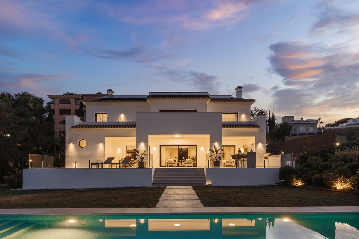 5 bedroom Villa for sale in Elviria with pool garage - € 2,999,000 (Ref: 9511145)