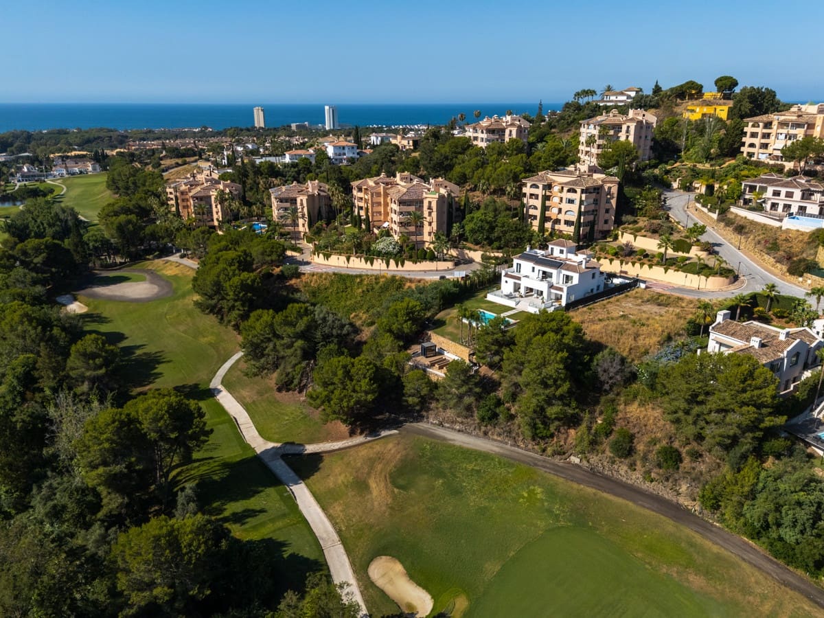 5 bedroom Villa for sale in Elviria with pool garage - € 2,999,000 (Ref: 9511145)