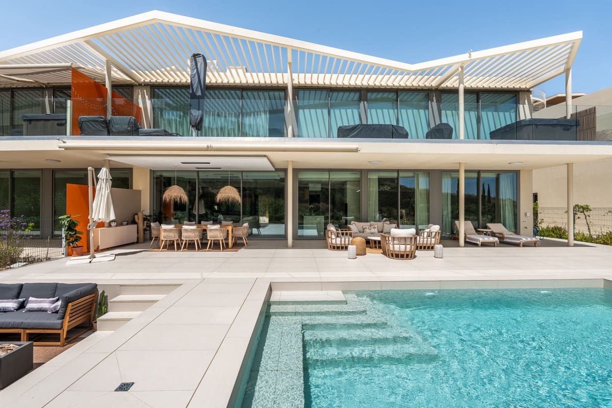 3 bedroom Apartment for sale in Benalmadena with pool garage - € 1,450,000 (Ref: 9511151)