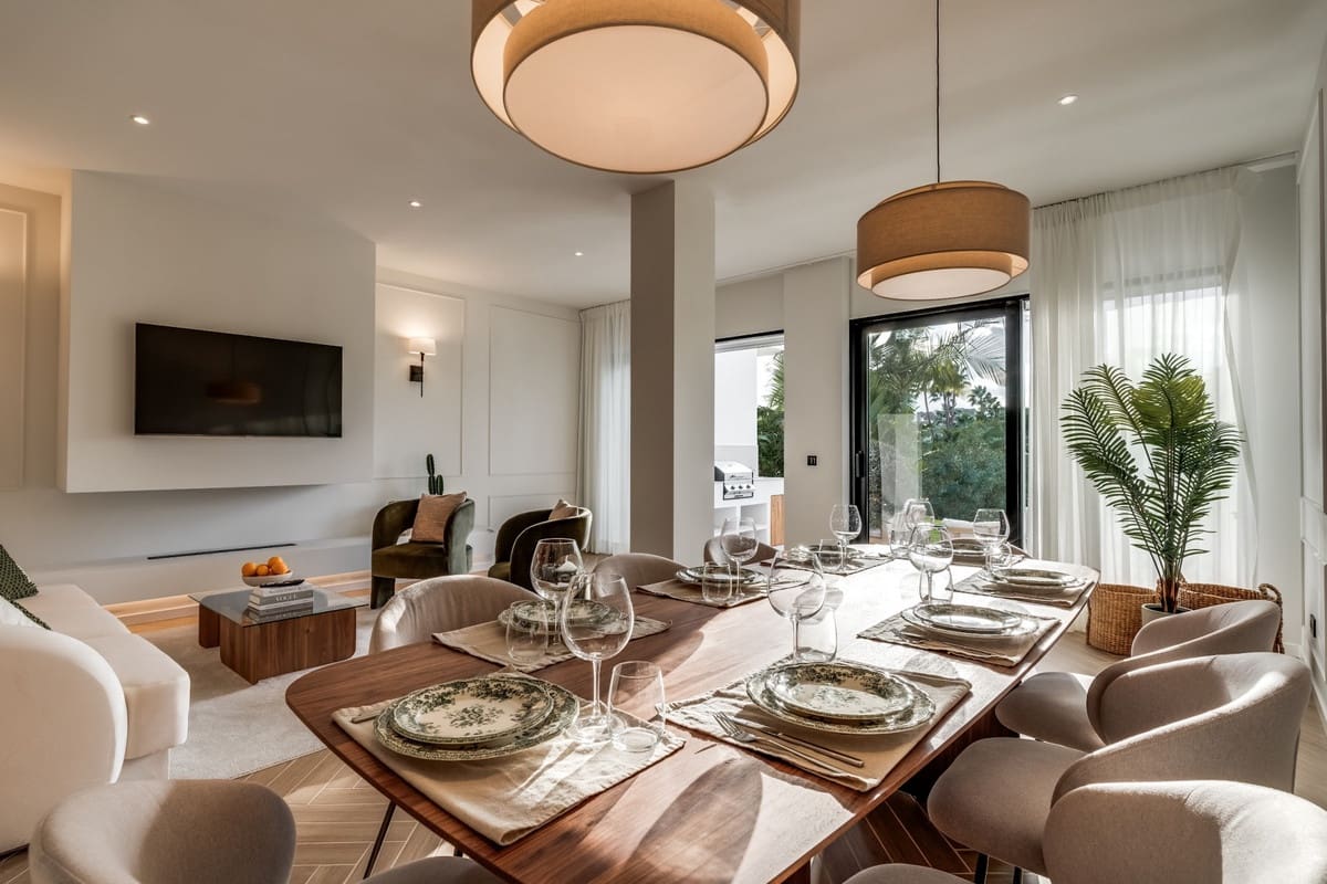 4 soveværelse Byhus til salg i Nueva Andalucia med swimmingpool - € 1.395.000 (Ref: 9511152)