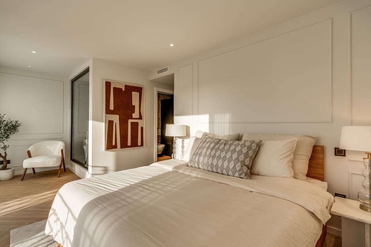 4 soveværelse Byhus til salg i Nueva Andalucia med swimmingpool - € 1.395.000 (Ref: 9511152)