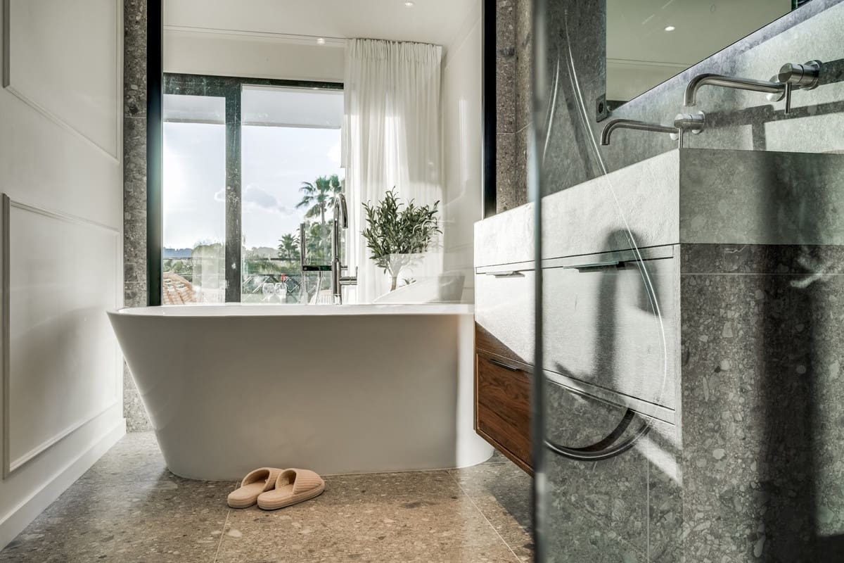 4 soverom Hus til salgs i Nueva Andalucia med svømmebasseng - € 1 395 000 (Ref: 9511152)