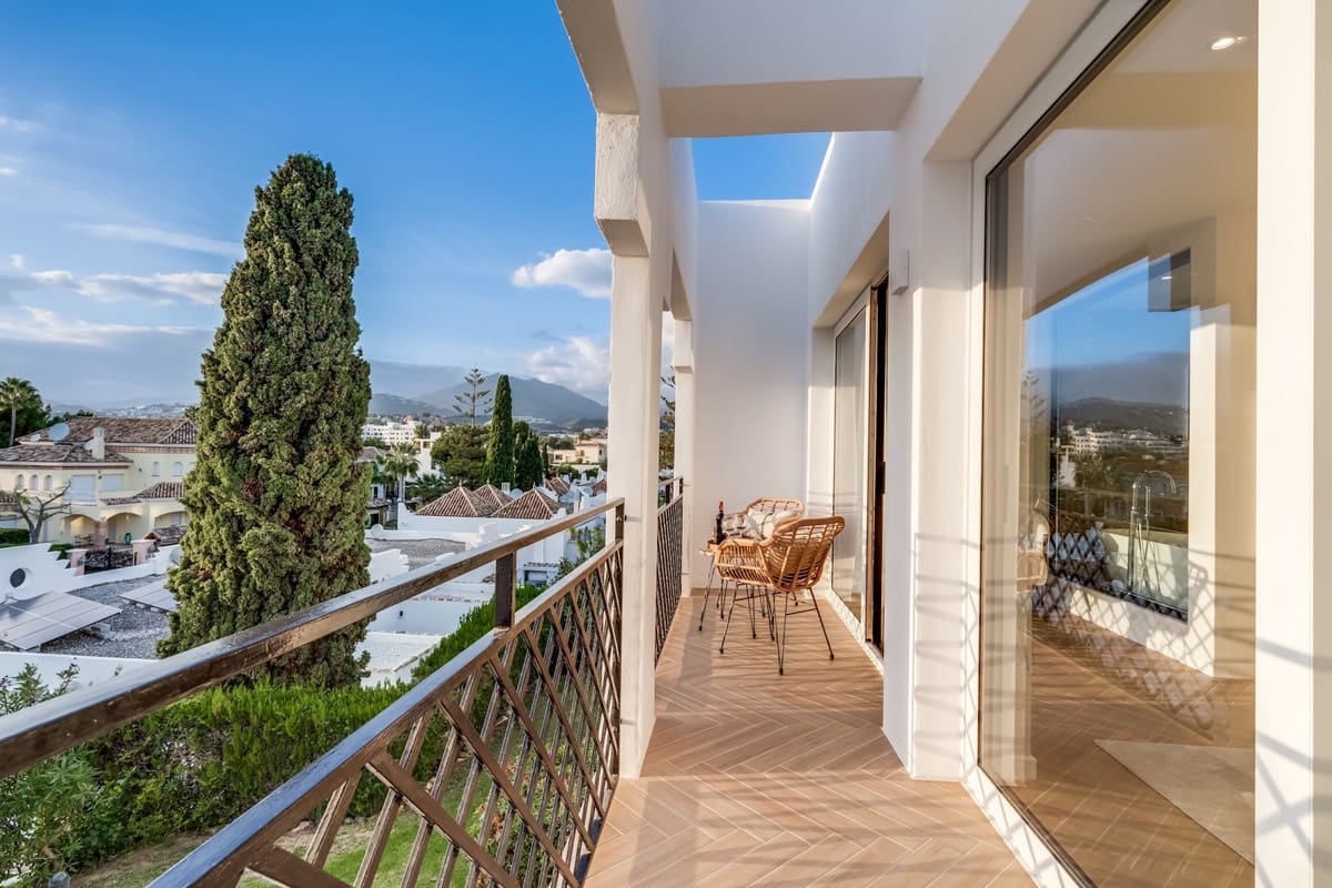 4 soverom Hus til salgs i Nueva Andalucia med svømmebasseng - € 1 395 000 (Ref: 9511152)