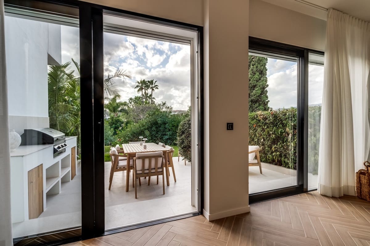 4 soverom Hus til salgs i Nueva Andalucia med svømmebasseng - € 1 395 000 (Ref: 9511152)