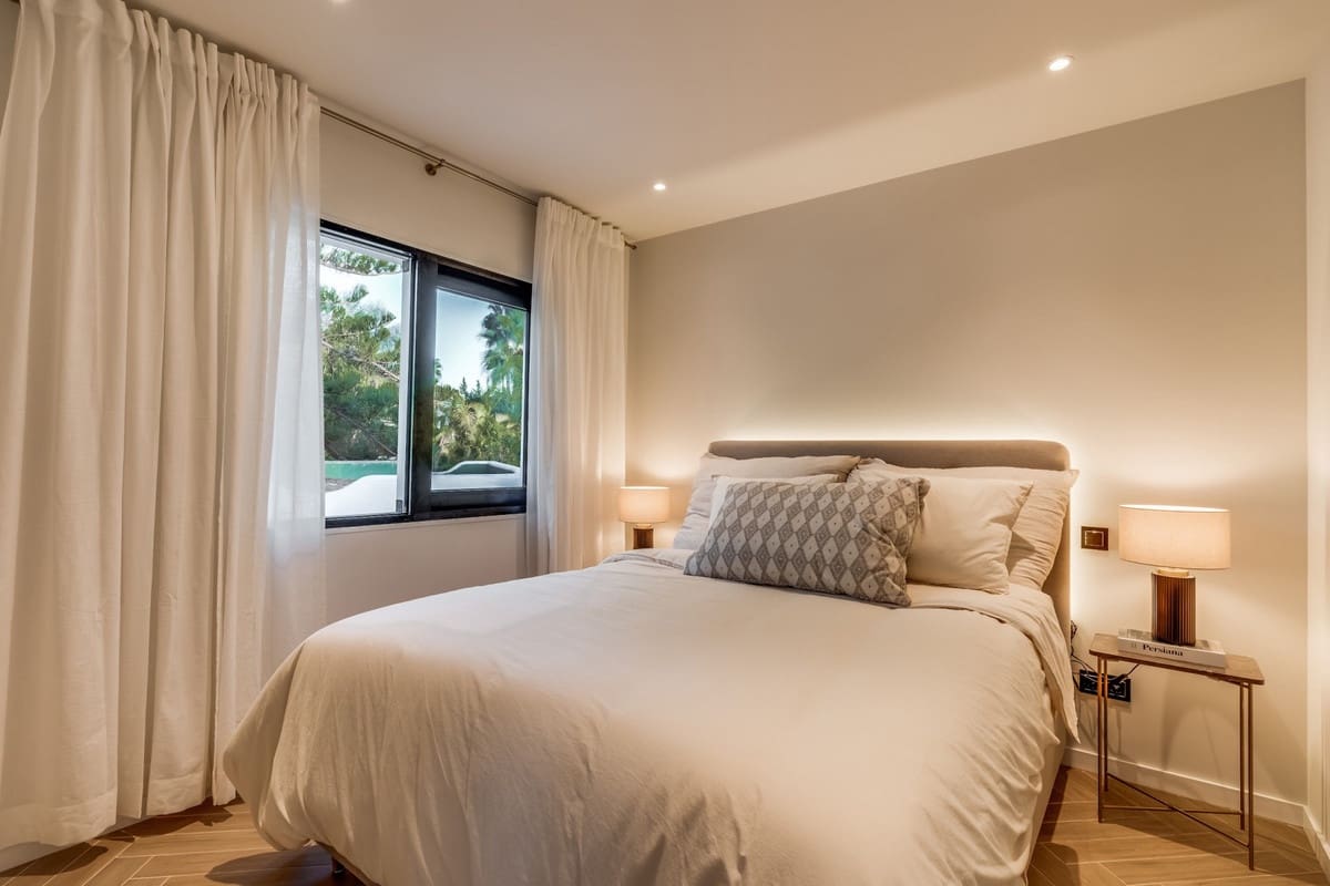 4 soverom Hus til salgs i Nueva Andalucia med svømmebasseng - € 1 395 000 (Ref: 9511152)