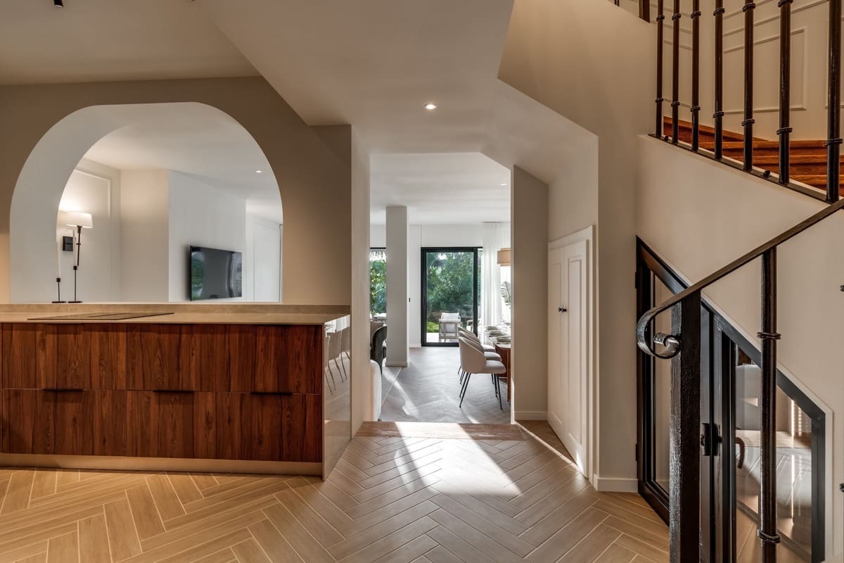 4 soverom Hus til salgs i Nueva Andalucia med svømmebasseng - € 1 395 000 (Ref: 9511152)