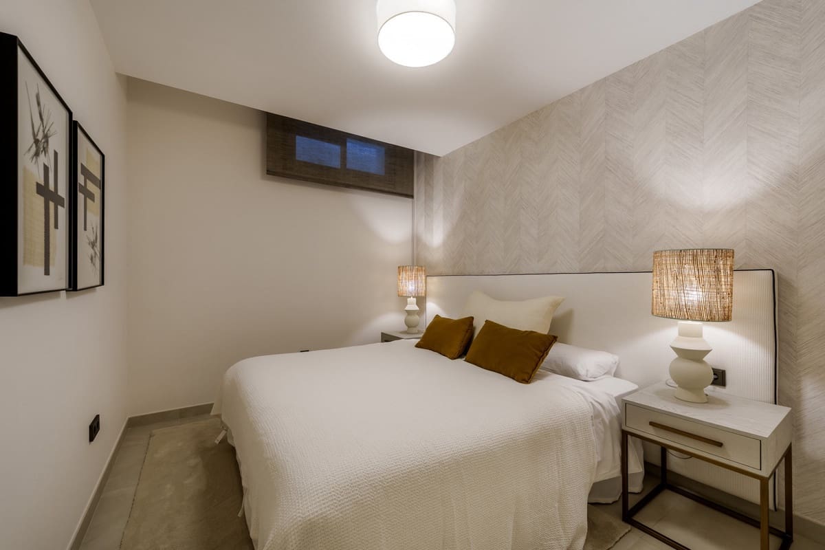 5 sypialnia Dom blizniak na sprzedaż w Puerto Banus z basenem garażem - 2 675 000 € (Ref: 9511159)