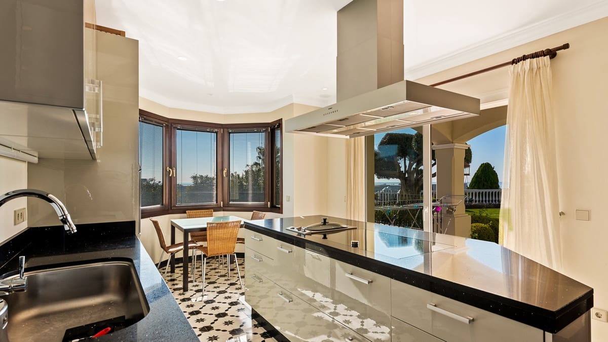 5 makuuhuone Huvila myytävänä paikassa Benahavis mukana uima-altaan 
autotalli - 2 750 000 € (Ref: 9511166)