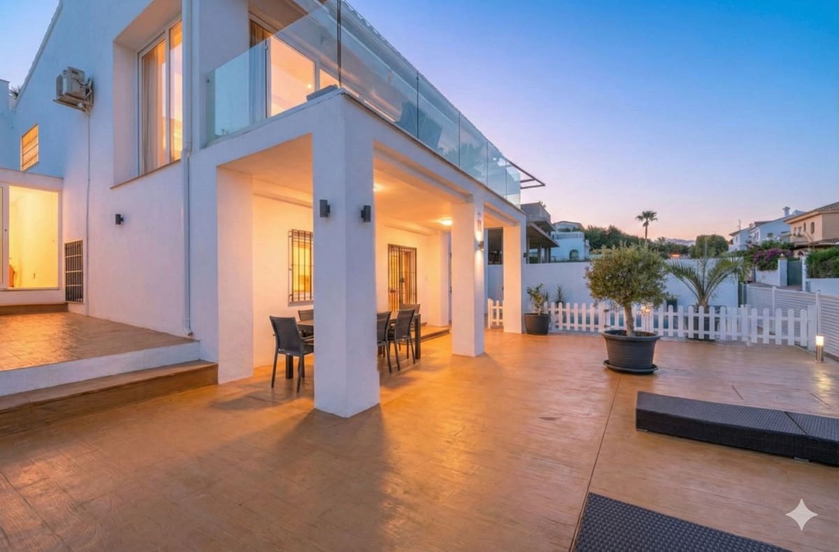 5 makuuhuone Huvila myytävänä paikassa Buenas Noches mukana uima-altaan 
autotalli - 830 000 € (Ref: 9516493)