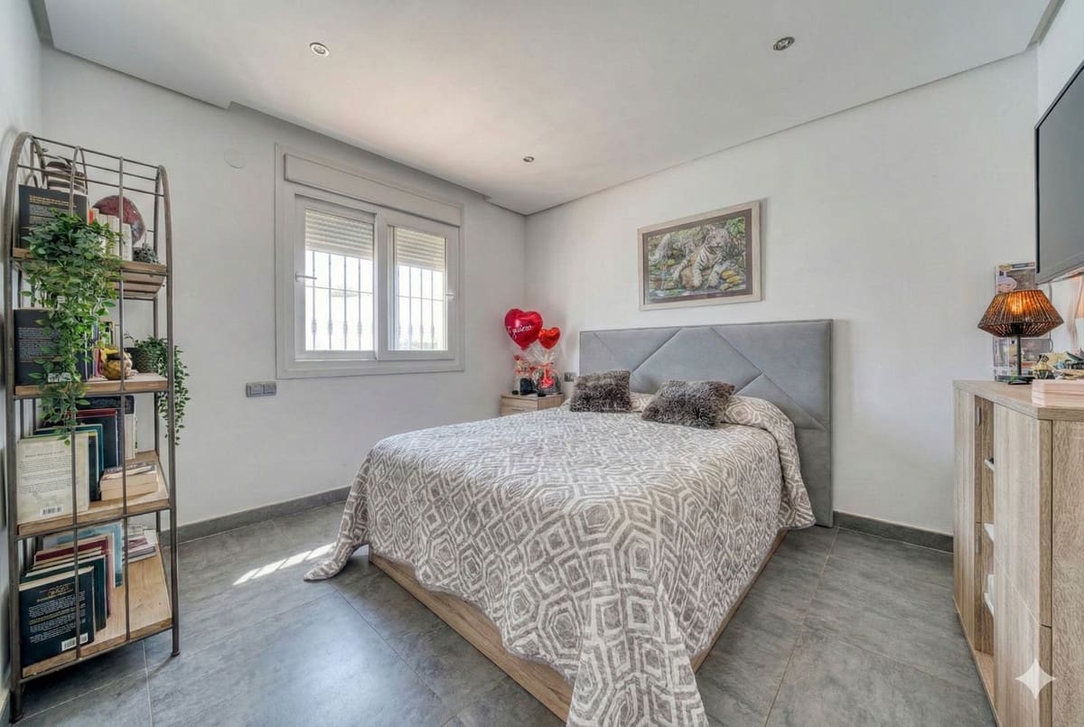 5 makuuhuone Huvila myytävänä paikassa Buenas Noches mukana uima-altaan 
autotalli - 830 000 € (Ref: 9516493)