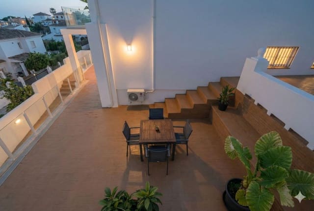 5 makuuhuone Huvila myytävänä paikassa Buenas Noches, Estepona mukana uima-altaan 
autotalli - 830 000 € (Ref: 9516493)