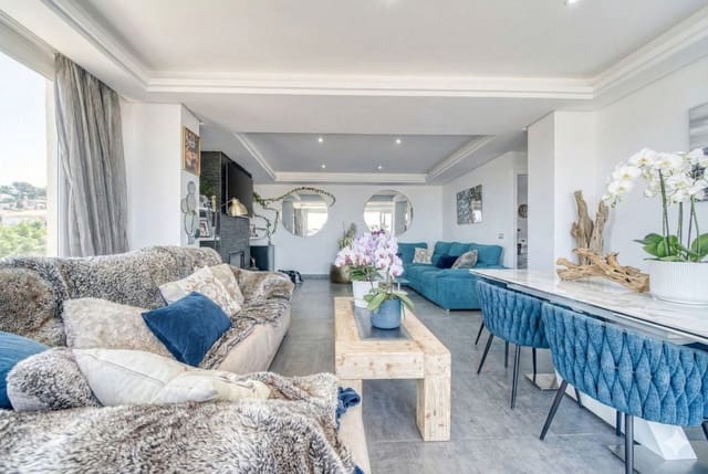 5 makuuhuone Huvila myytävänä paikassa Buenas Noches, Estepona mukana uima-altaan 
autotalli - 830 000 € (Ref: 9516493)