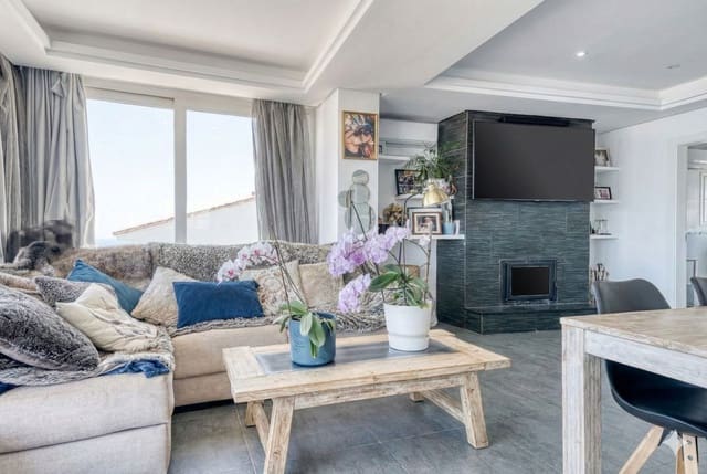 5 makuuhuone Huvila myytävänä paikassa Buenas Noches, Estepona mukana uima-altaan 
autotalli - 830 000 € (Ref: 9516493)