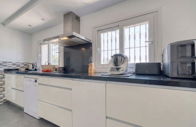 Chalet de 5 habitaciones en Buenas Noches, Estepona en venta con piscina garaje - 830.000 € (Ref: 9516493)