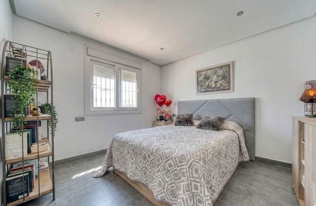 5 bedroom Villa for sale in Buenas Noches, Estepona with pool garage - € 795,000 (Ref: 9516493)