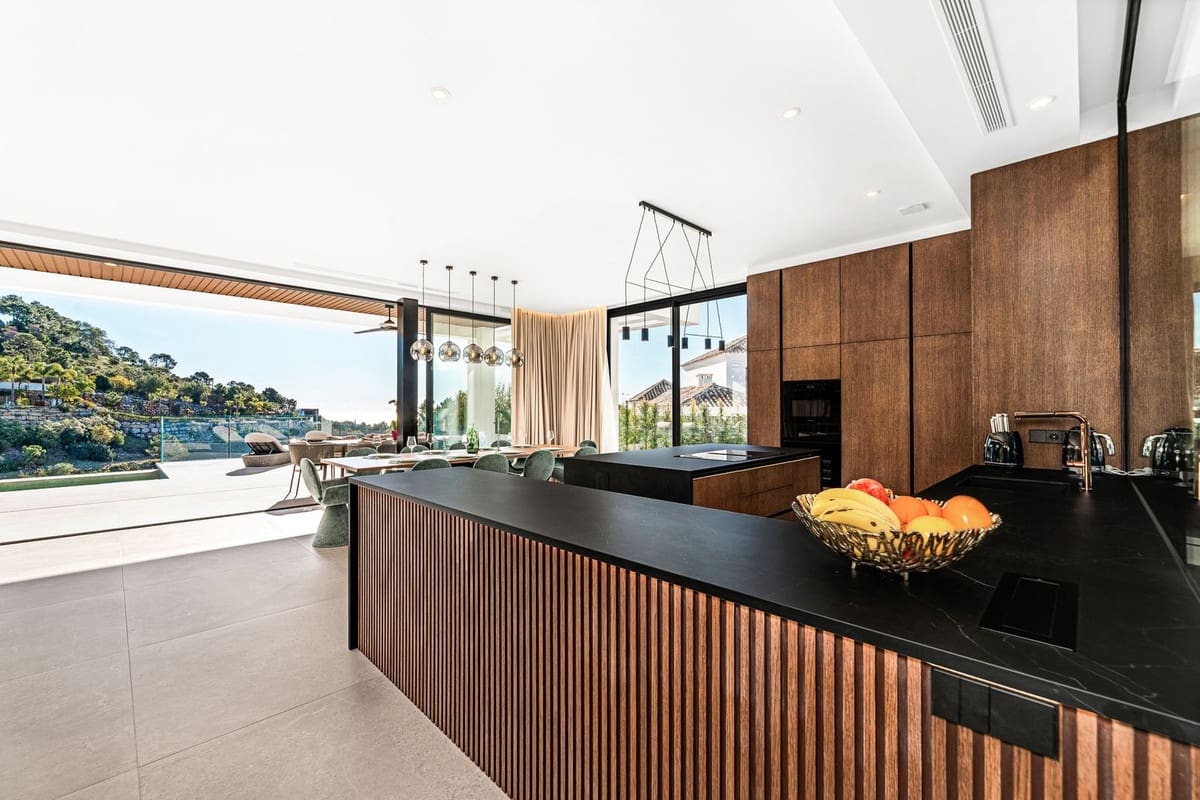 6 bedroom Villa for sale in El Madronal with pool garage - € 7,000,000 (Ref: 9521504)