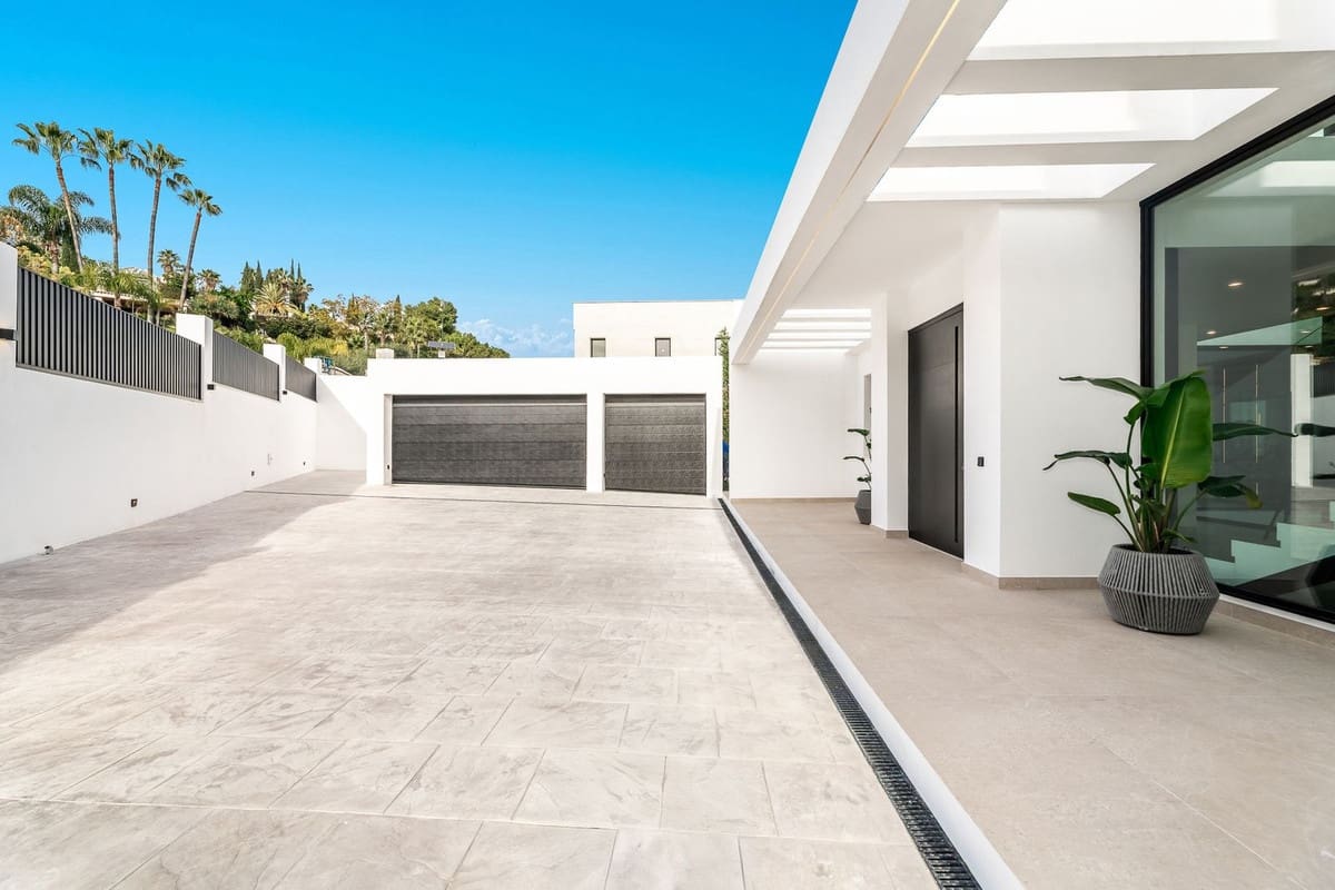 6 bedroom Villa for sale in El Madronal with pool garage - € 7,000,000 (Ref: 9521504)
