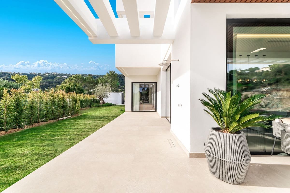 6 bedroom Villa for sale in El Madronal with pool garage - € 7,000,000 (Ref: 9521504)