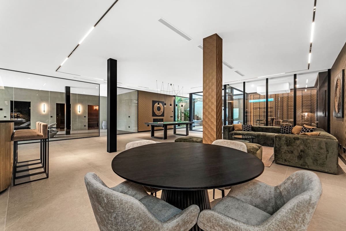 6 bedroom Villa for sale in El Madronal with pool garage - € 7,000,000 (Ref: 9521504)