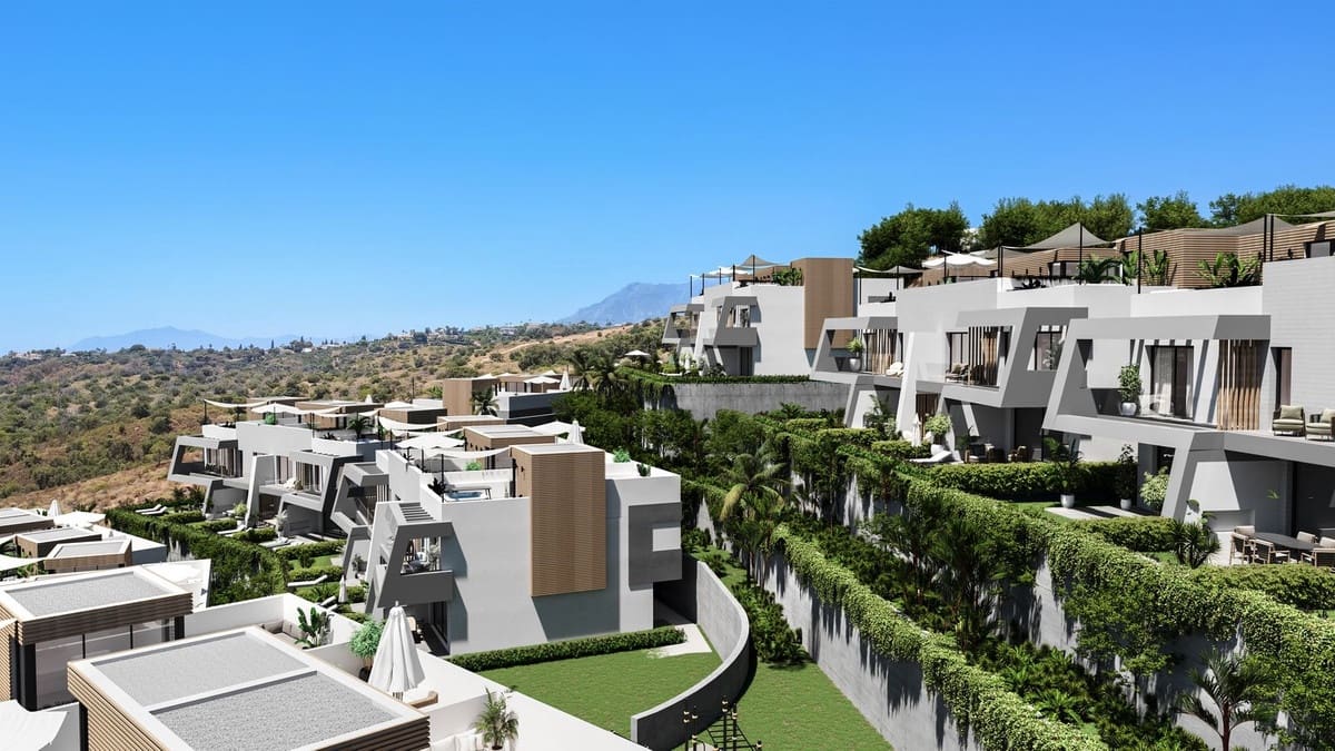 3 soverom Hus til salgs i Malaga by med svømmebasseng garasje - € 1 400 000 (Ref: 9528583)