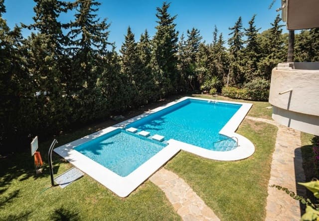 2 soverom Leilighet til salgs i Puerto Banus, Marbella med svømmebasseng - € 450 000 (Ref: 9532201)