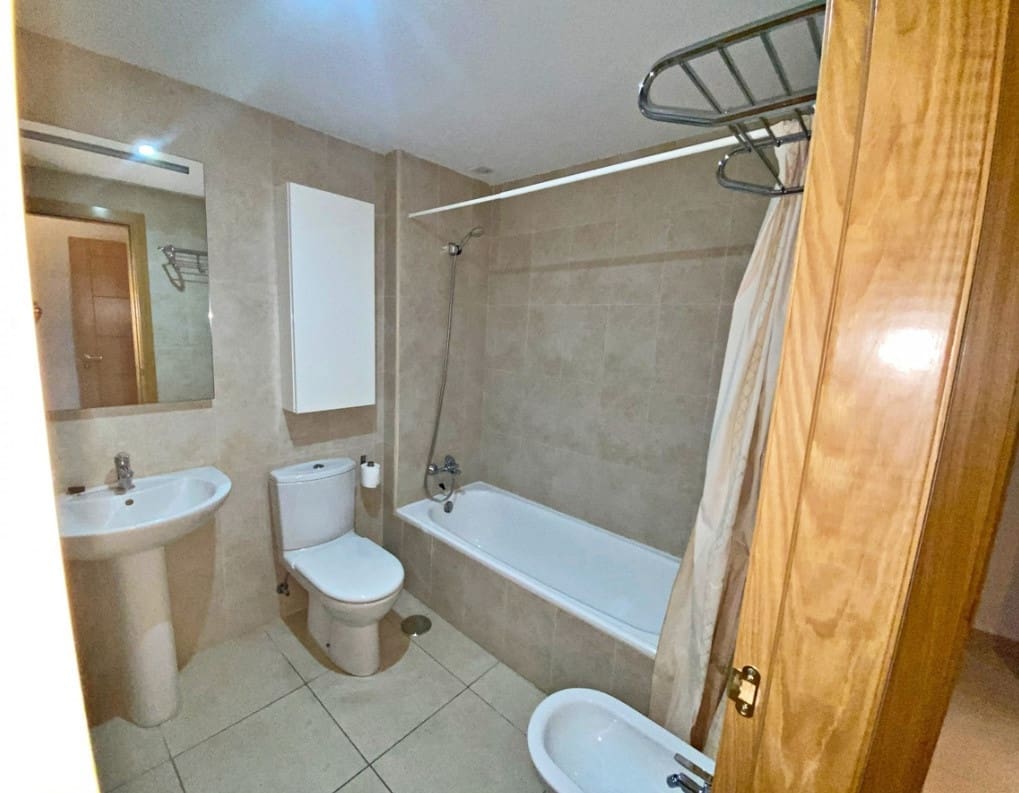 4 Zimmer Apartment zu verkaufen in Nueva Andalucia mit Garage - 450.000 € (Ref: 9532432)