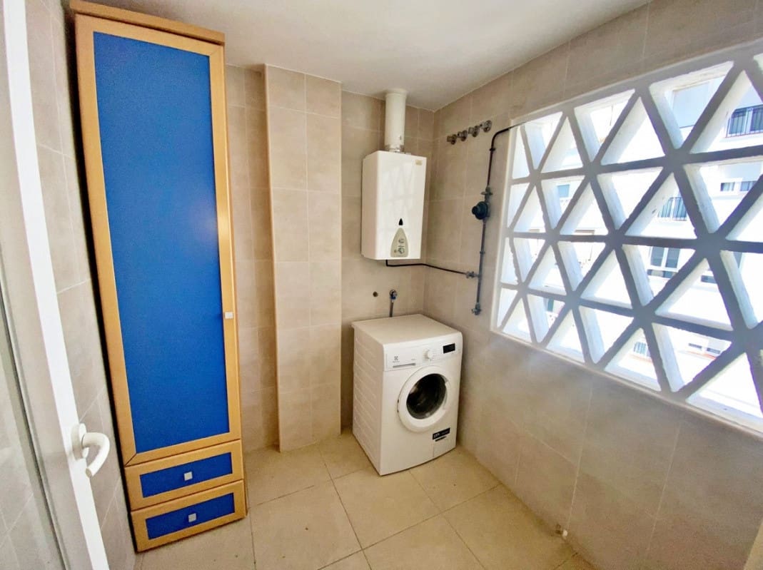 4 Zimmer Apartment zu verkaufen in Nueva Andalucia mit Garage - 450.000 € (Ref: 9532432)