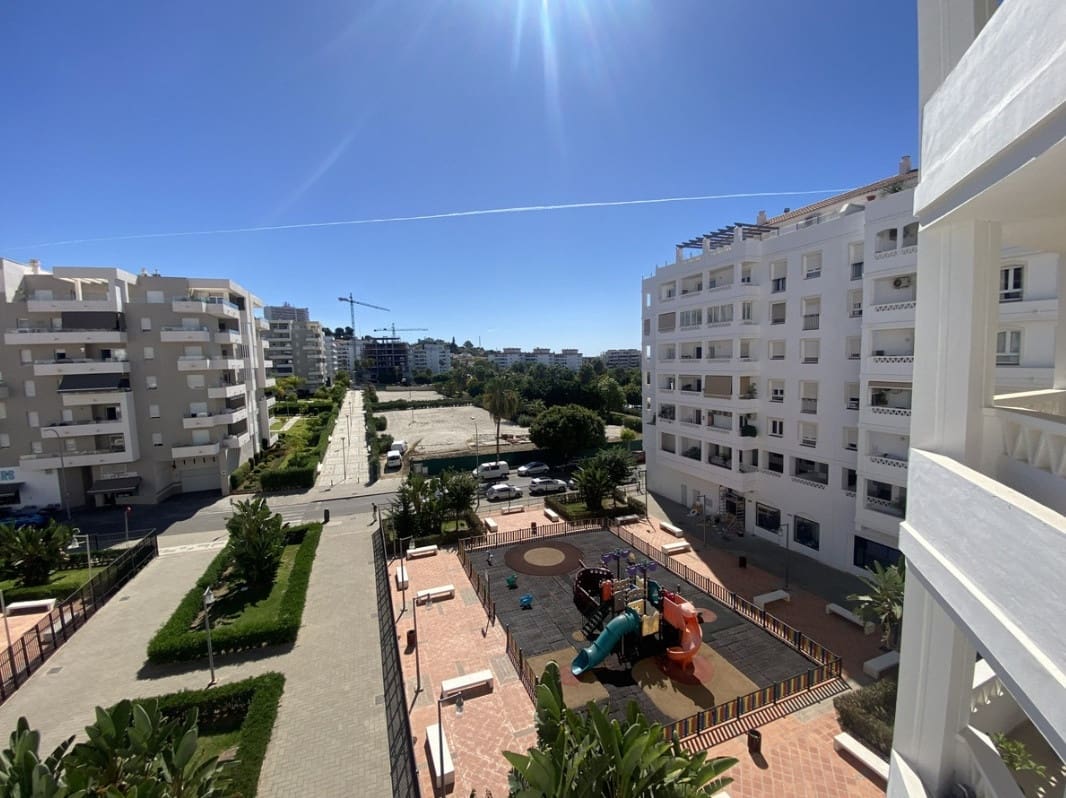 4 Zimmer Apartment zu verkaufen in Nueva Andalucia mit Garage - 450.000 € (Ref: 9532432)