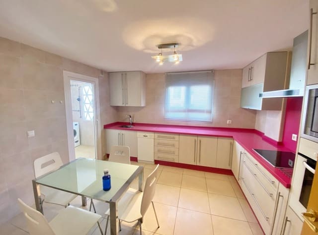 4 bedroom Apartment for sale in Nueva Andalucia, Marbella with garage - € 450,000 (Ref: 9532432)