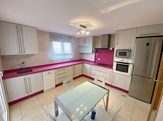 4 soveværelse Lejlighed til salg i Nueva Andalucia, Marbella med garage - € 450.000 (Ref: 9532432)