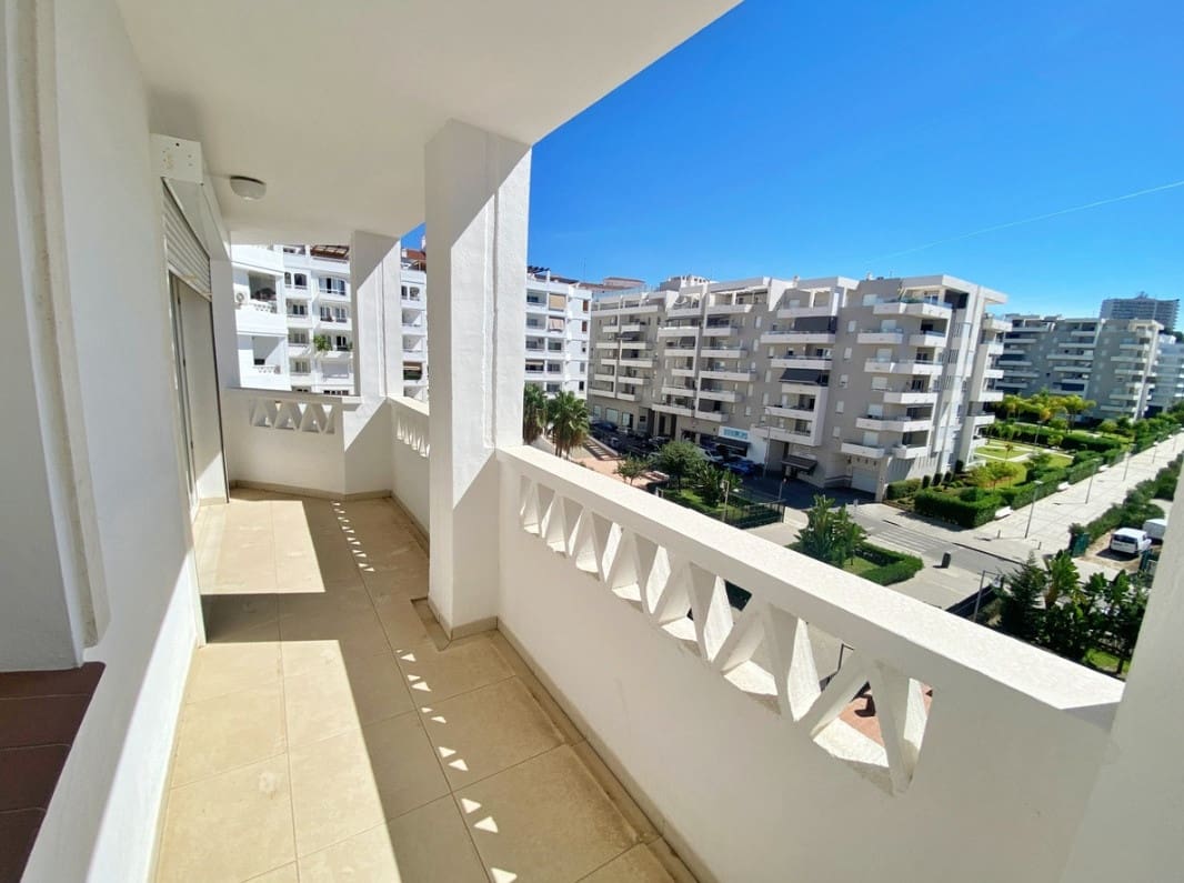 4 bedroom Apartment for sale in Nueva Andalucia with garage - € 450,000 (Ref: 9532432)