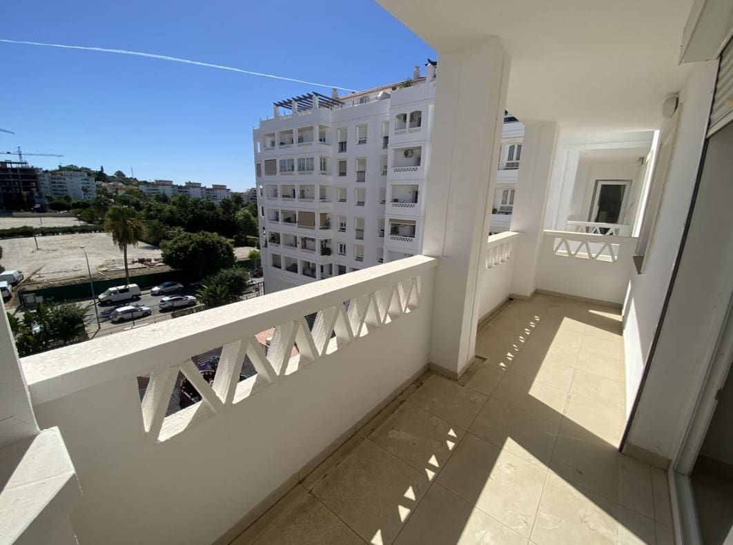 4 bedroom Apartment for sale in Nueva Andalucia with garage - € 450,000 (Ref: 9532432)