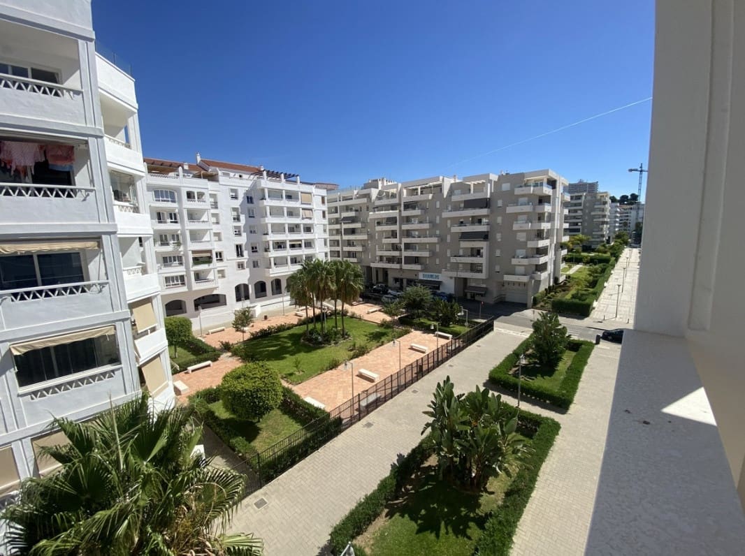 4 bedroom Apartment for sale in Nueva Andalucia with garage - € 450,000 (Ref: 9532432)