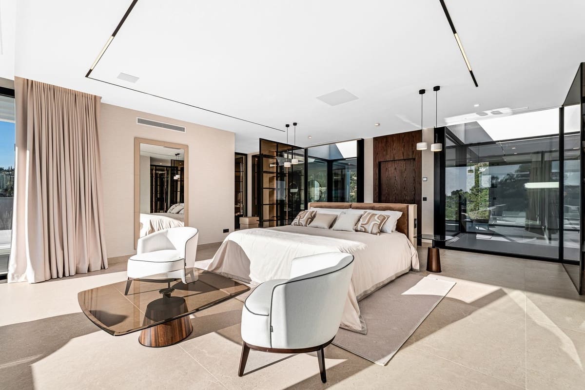 6 bedroom Villa for sale in El Madronal with pool garage - € 7,000,000 (Ref: 9542656)