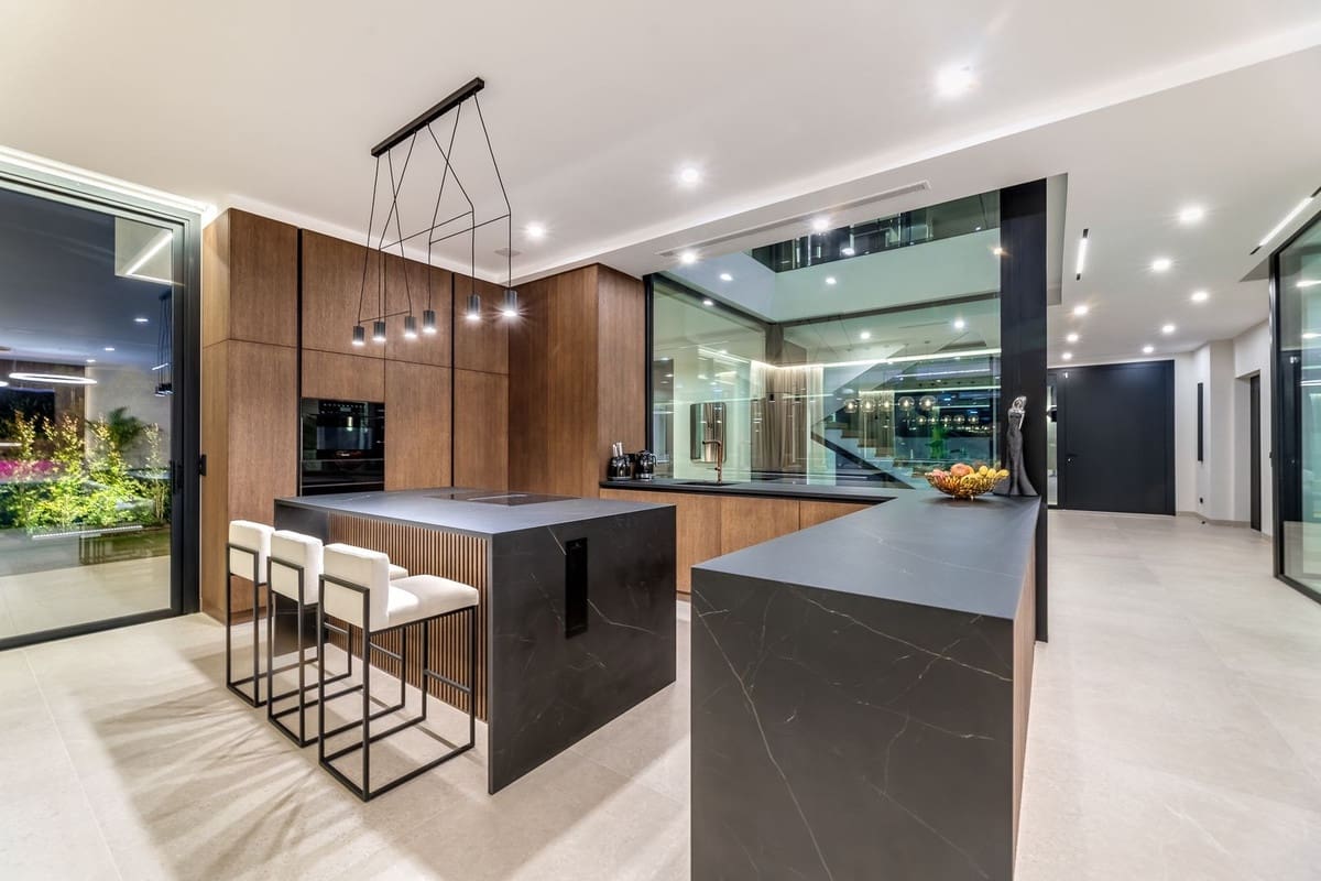 6 bedroom Villa for sale in El Madronal with pool garage - € 7,000,000 (Ref: 9542656)