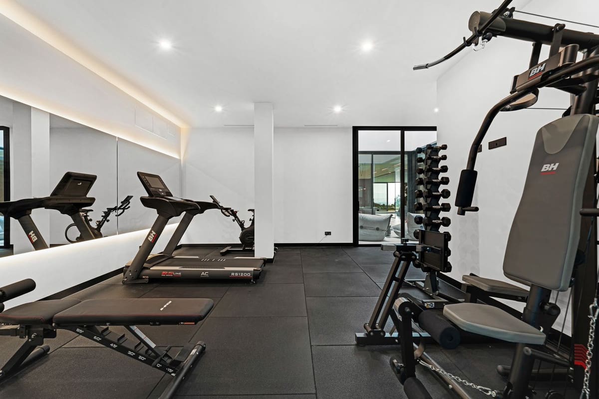 6 bedroom Villa for sale in El Madronal with pool garage - € 7,000,000 (Ref: 9542656)