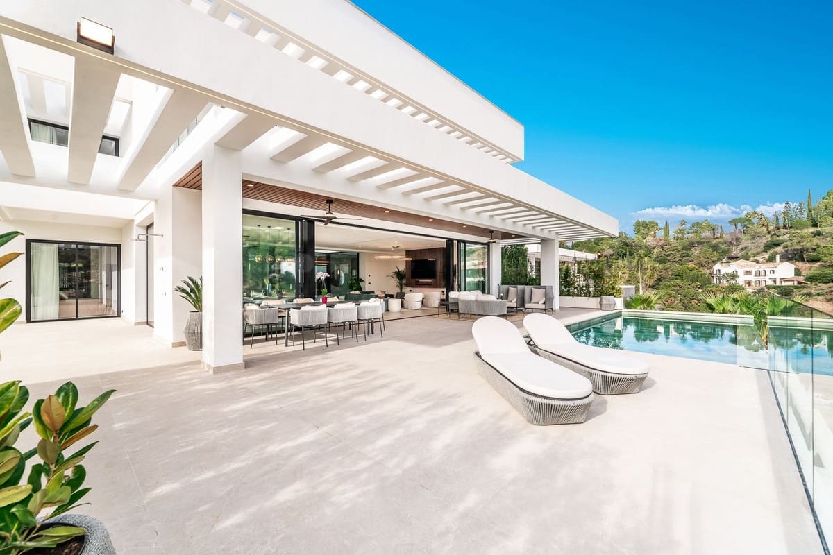6 bedroom Villa for sale in El Madronal with pool garage - € 7,000,000 (Ref: 9542656)